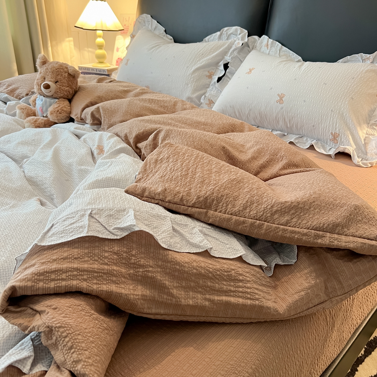 91家纺网 家纺一手货源 找家纺 子钦家纺 2026春夏新款提花泡芙棉花边拼角工艺床单床笠四件套-卡哇伊 卡哇伊-童话世界