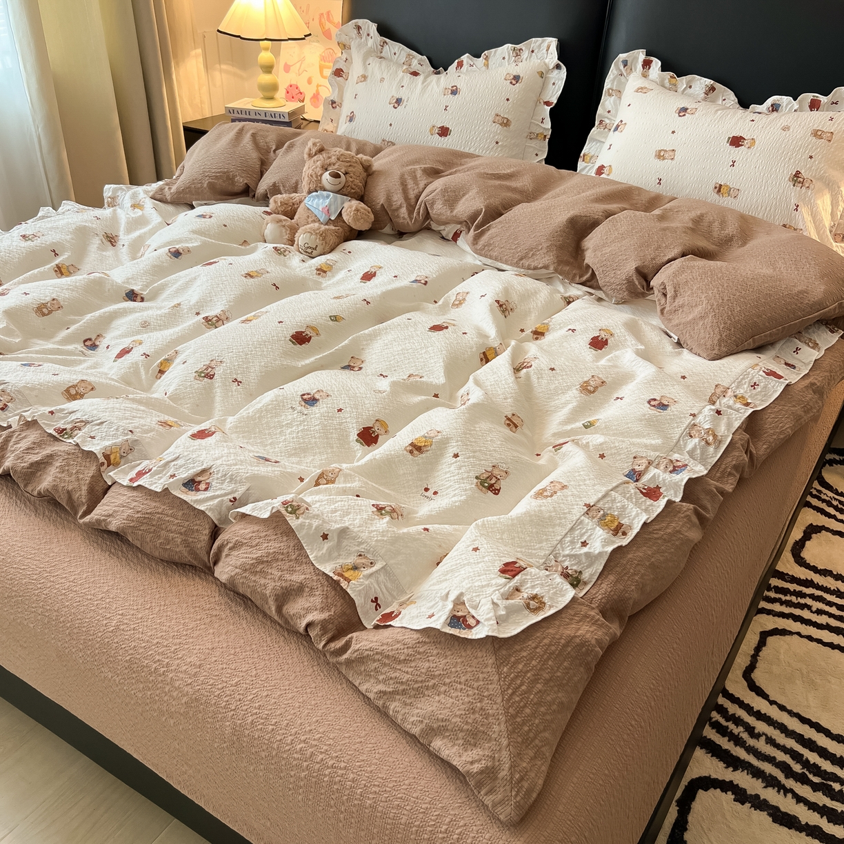 91家纺网 家纺一手货源 找家纺 子钦家纺 2026春夏新款提花泡芙棉花边拼角工艺床单床笠四件套-卡哇伊 卡哇伊-熊先生与熊小姐