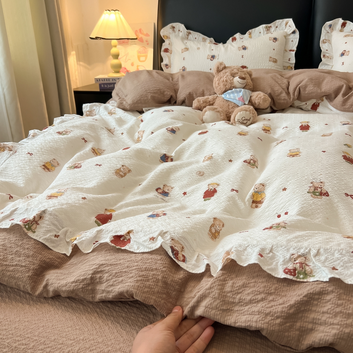 91家纺网 家纺一手货源 找家纺 子钦家纺 2026春夏新款提花泡芙棉花边拼角工艺床单床笠四件套-卡哇伊 卡哇伊-熊先生与熊小姐