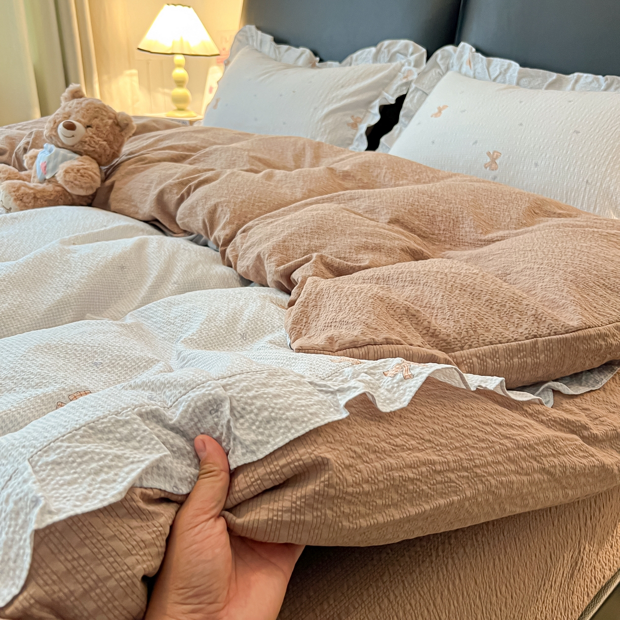 91家纺网 家纺一手货源 找家纺 子钦家纺 2026春夏新款提花泡芙棉花边拼角工艺床单床笠四件套-卡哇伊 卡哇伊-童话世界