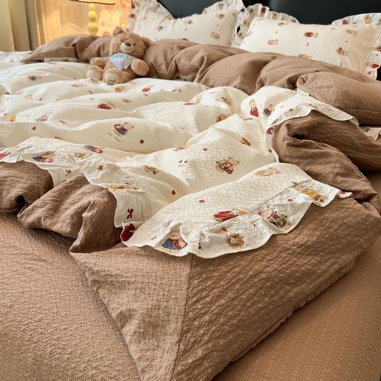 91家纺网 家纺一手货源 找家纺 子钦家纺 2026春夏新款提花泡芙棉花边拼角工艺床单床笠四件套-卡哇伊 卡哇伊-熊先生与熊小姐