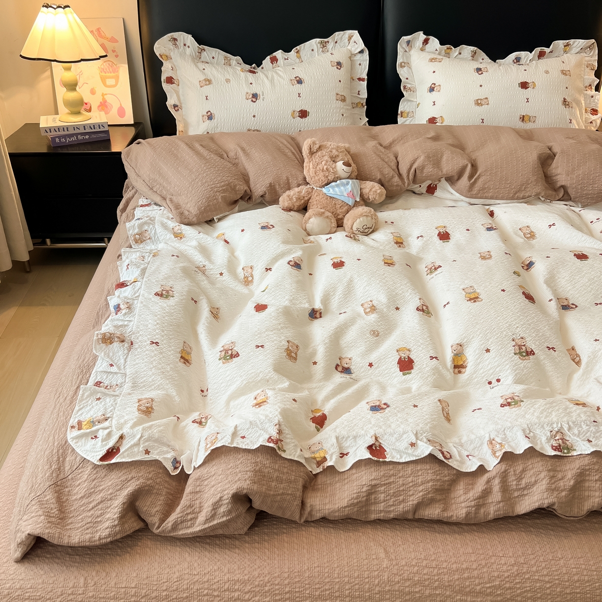 91家纺网 家纺一手货源 找家纺 子钦家纺 2026春夏新款提花泡芙棉花边拼角工艺床单床笠四件套-卡哇伊 卡哇伊-熊先生与熊小姐