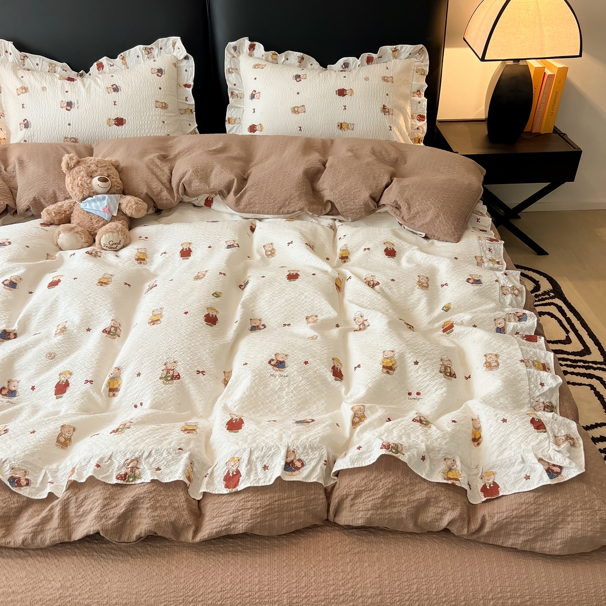 91家纺网 家纺一手货源 找家纺 子钦家纺 2026春夏新款提花泡芙棉花边拼角工艺床单床笠四件套-卡哇伊 卡哇伊-熊先生与熊小姐