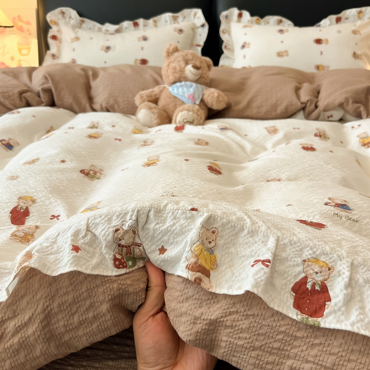 91家纺网 家纺一手货源 找家纺 子钦家纺 2026春夏新款提花泡芙棉花边拼角工艺床单床笠四件套-卡哇伊 卡哇伊-熊先生与熊小姐