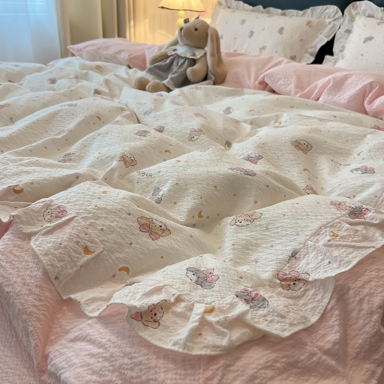 91家纺网 家纺一手货源 找家纺 子钦家纺 2026春夏新款提花泡芙棉花边拼角工艺床单床笠四件套-卡哇伊 卡哇伊-蝴蝶结狗