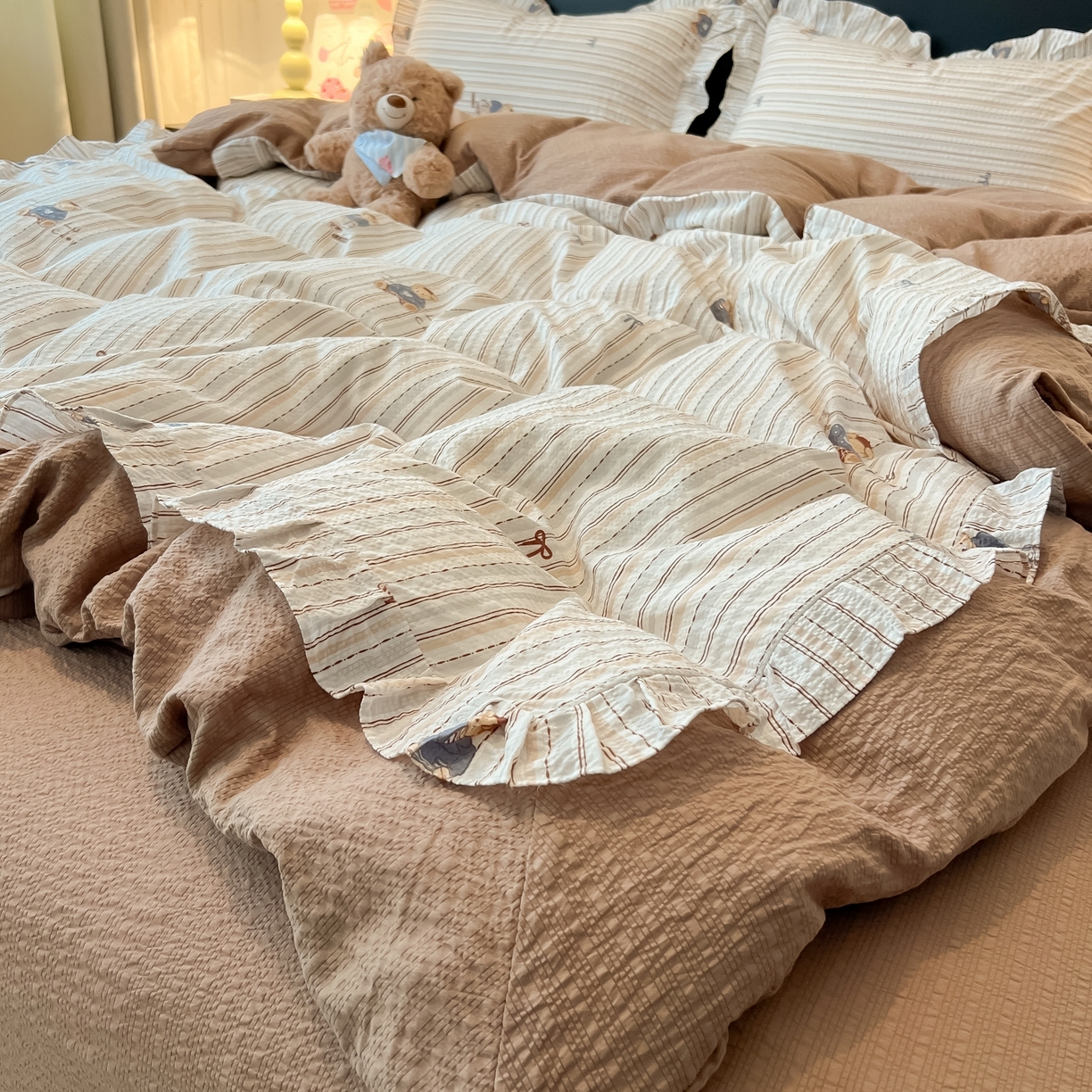 91家纺网 家纺一手货源 找家纺 子钦家纺 2026春夏新款提花泡芙棉花边拼角工艺床单床笠四件套-卡哇伊 卡哇伊-快乐小熊