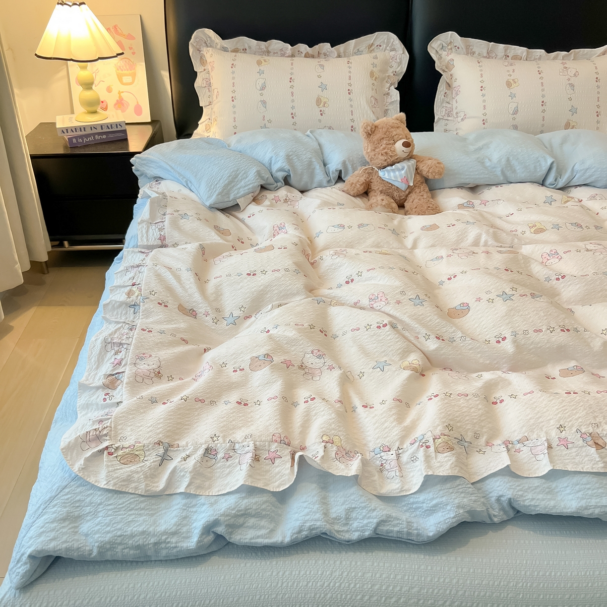 91家纺网 家纺一手货源 找家纺 子钦家纺 2026春夏新款提花泡芙棉花边拼角工艺床单床笠四件套-卡哇伊 卡哇伊-快乐家族