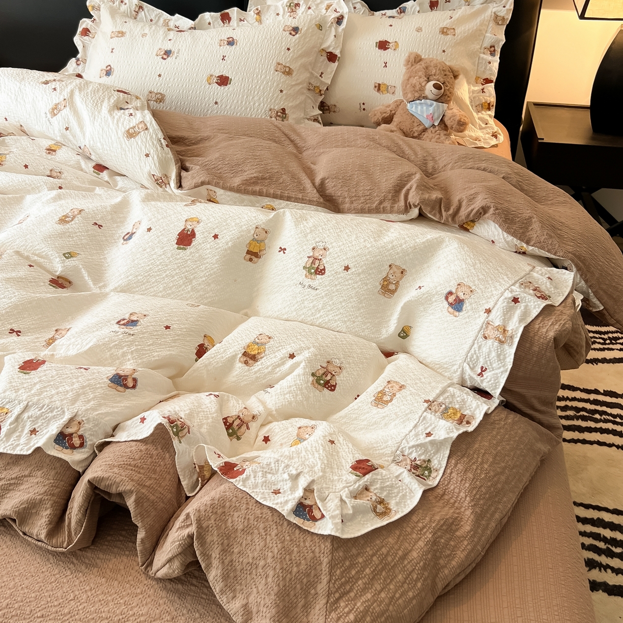 91家纺网 家纺一手货源 找家纺 子钦家纺 2026春夏新款提花泡芙棉花边拼角工艺床单床笠四件套-卡哇伊 卡哇伊-熊先生与熊小姐