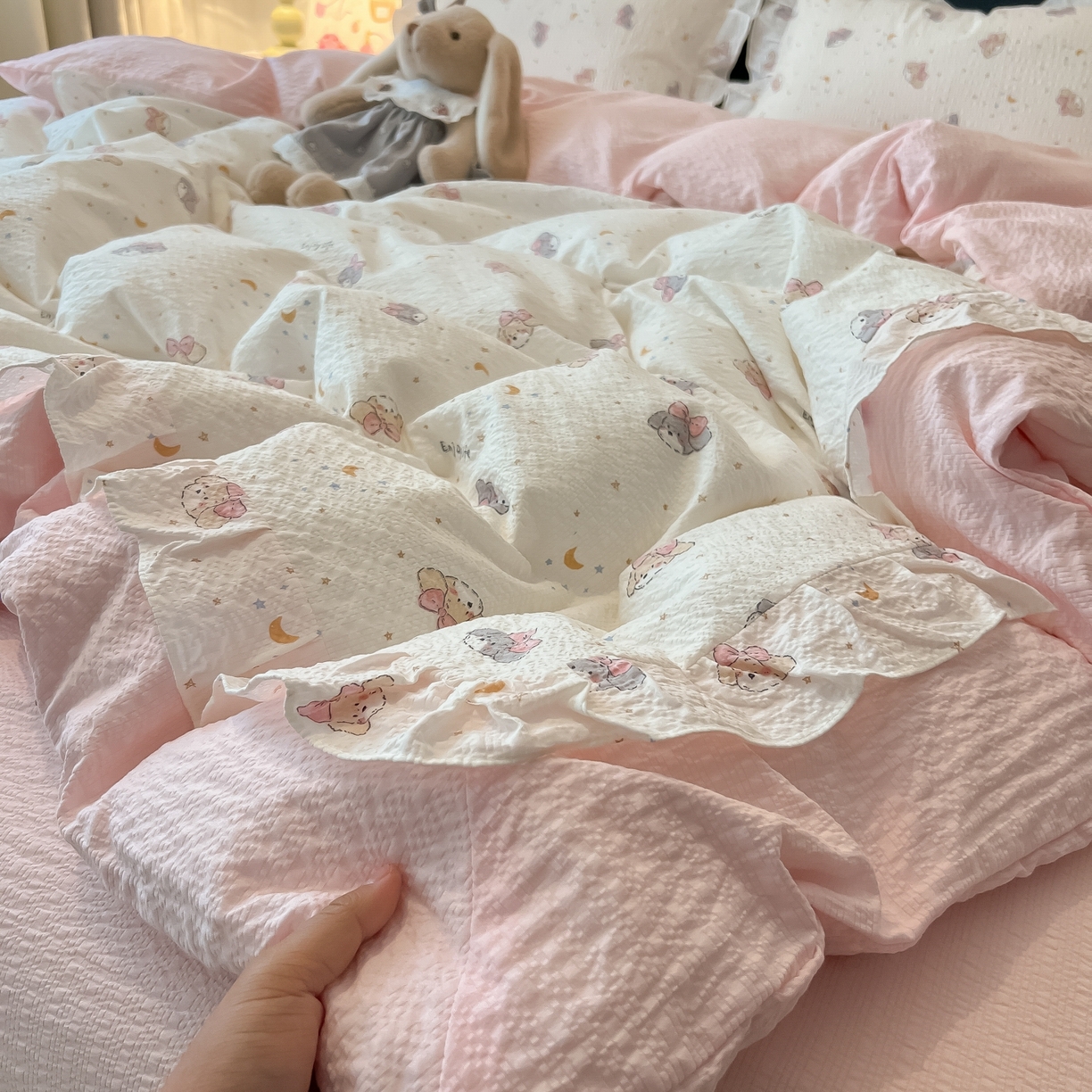 91家纺网 家纺一手货源 找家纺 子钦家纺 2026春夏新款提花泡芙棉花边拼角工艺床单床笠四件套-卡哇伊 卡哇伊-蝴蝶结狗