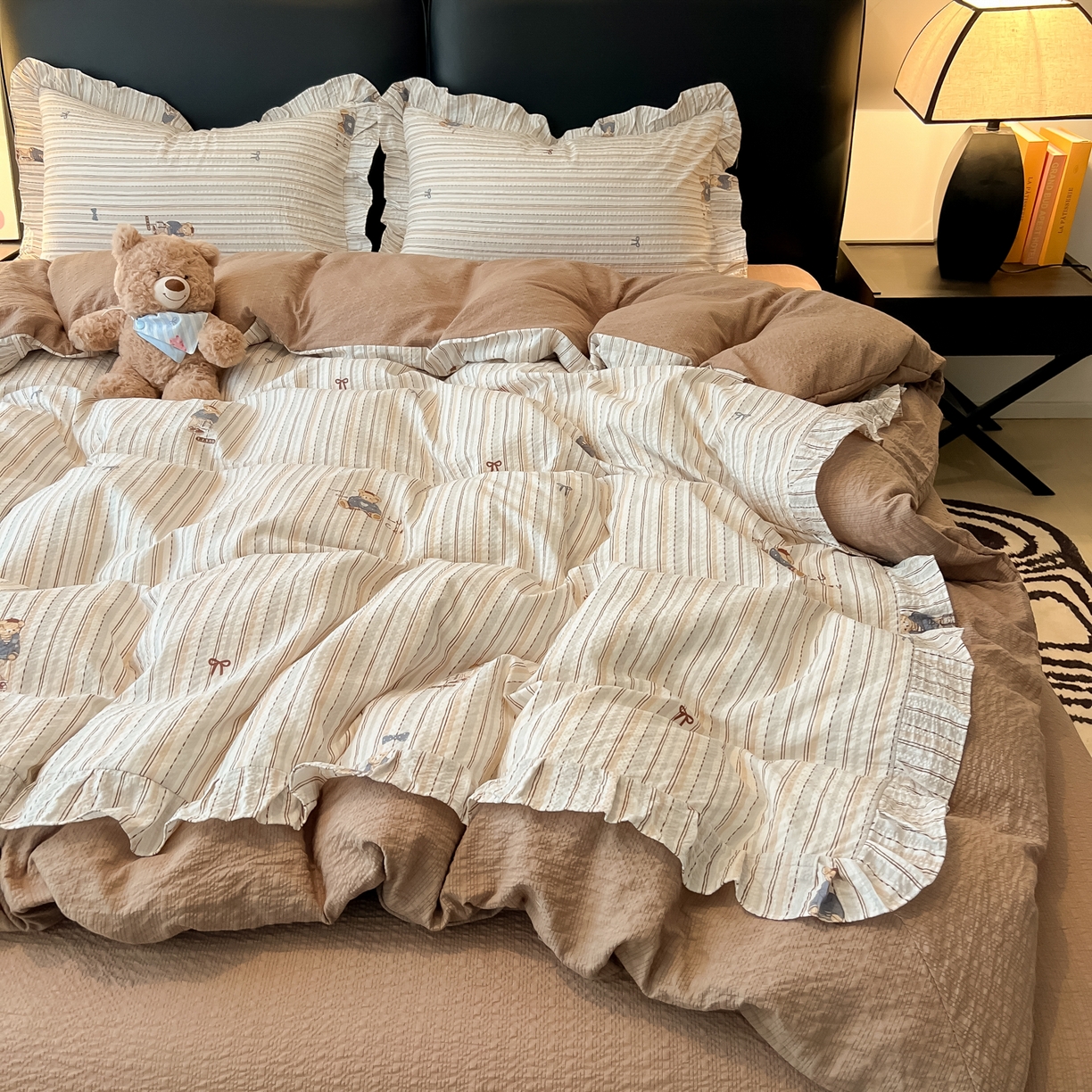 91家纺网 家纺一手货源 找家纺 子钦家纺 2026春夏新款提花泡芙棉花边拼角工艺床单床笠四件套-卡哇伊 卡哇伊-快乐小熊