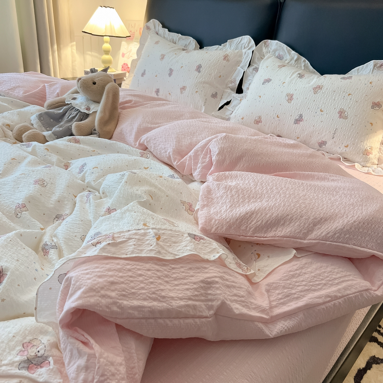 91家纺网 家纺一手货源 找家纺 子钦家纺 2026春夏新款提花泡芙棉花边拼角工艺床单床笠四件套-卡哇伊 卡哇伊-蝴蝶结狗