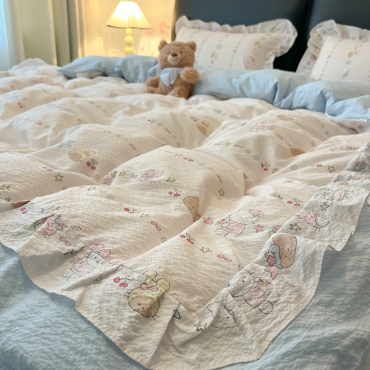 91家纺网 家纺一手货源 找家纺 子钦家纺 2026春夏新款提花泡芙棉花边拼角工艺床单床笠四件套-卡哇伊 卡哇伊-快乐家族