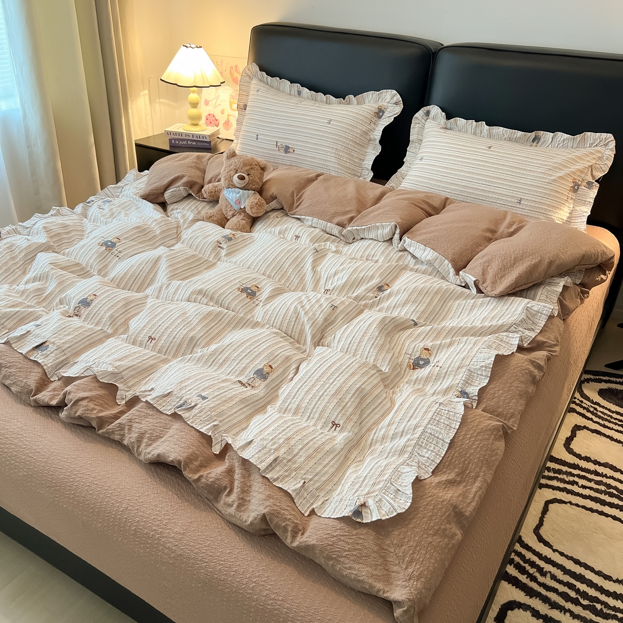 91家纺网 家纺一手货源 找家纺 子钦家纺 2026春夏新款提花泡芙棉花边拼角工艺床单床笠四件套-卡哇伊 卡哇伊-快乐小熊