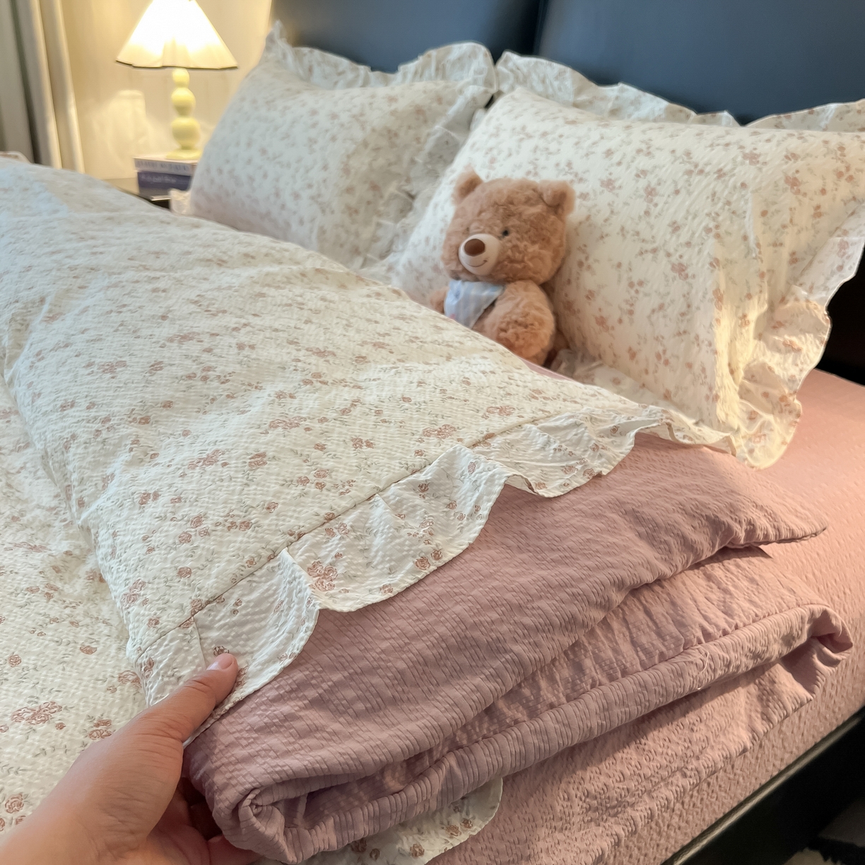 91家纺网 家纺一手货源 找家纺 子钦家纺 2026春夏新款提花泡芙棉花边拼角工艺床单床笠四件套-卡哇伊 卡哇伊-美好时光