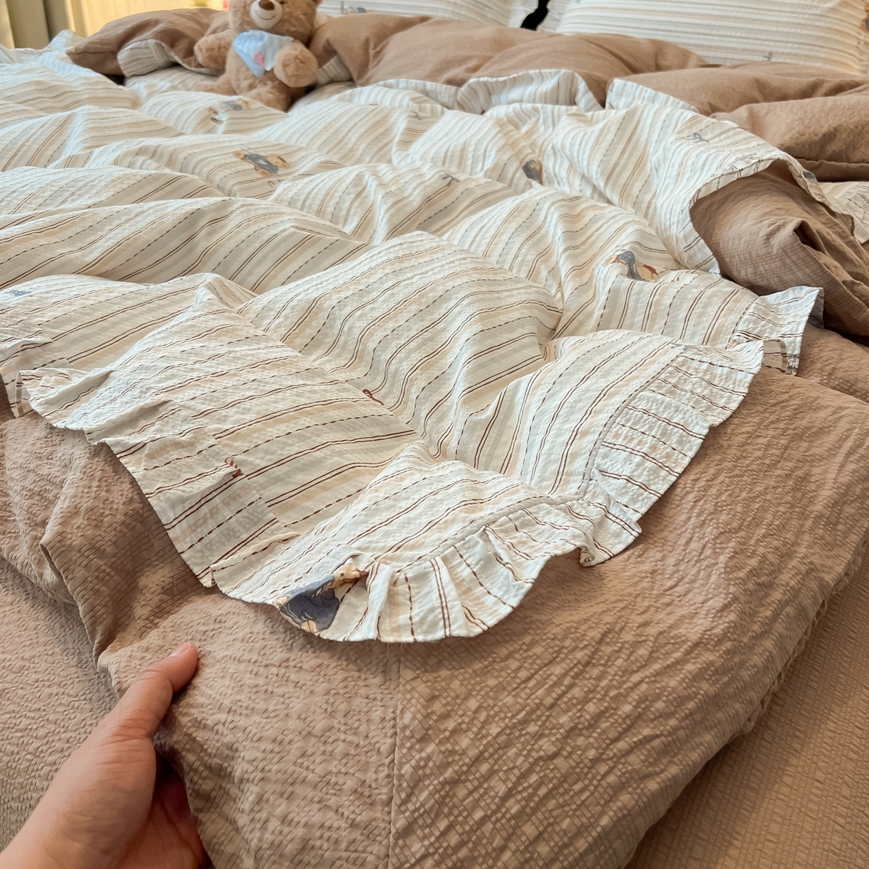 91家纺网 家纺一手货源 找家纺 子钦家纺 2026春夏新款提花泡芙棉花边拼角工艺床单床笠四件套-卡哇伊 卡哇伊-快乐小熊