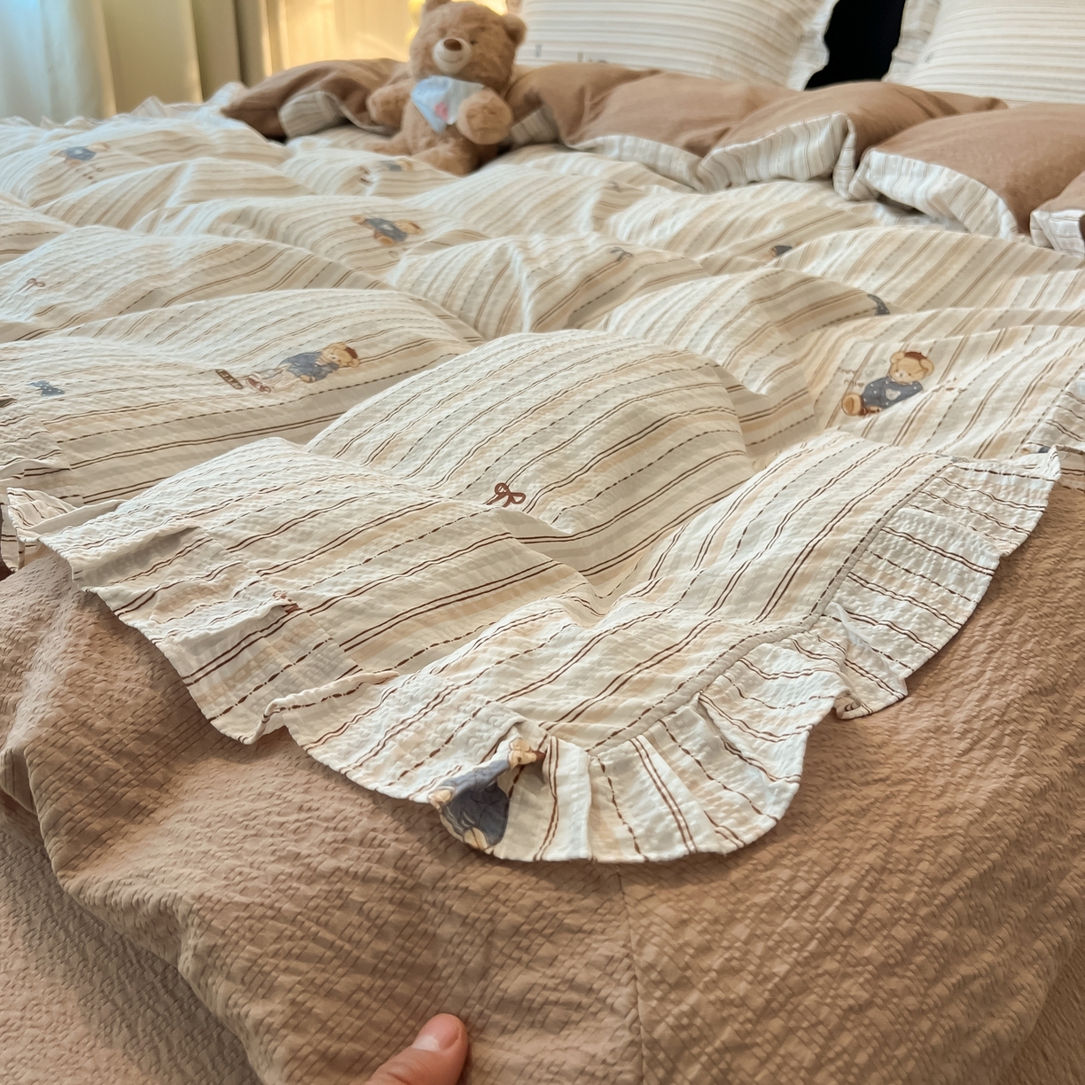 91家纺网 家纺一手货源 找家纺 子钦家纺 2026春夏新款提花泡芙棉花边拼角工艺床单床笠四件套-卡哇伊 卡哇伊-快乐小熊