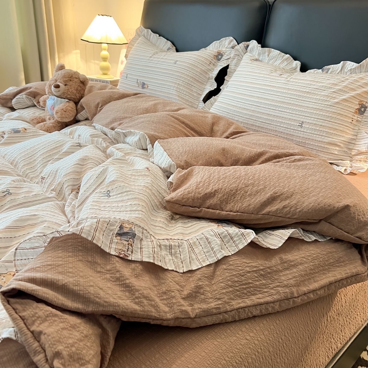 91家纺网 家纺一手货源 找家纺 子钦家纺 2026春夏新款提花泡芙棉花边拼角工艺床单床笠四件套-卡哇伊 卡哇伊-快乐小熊