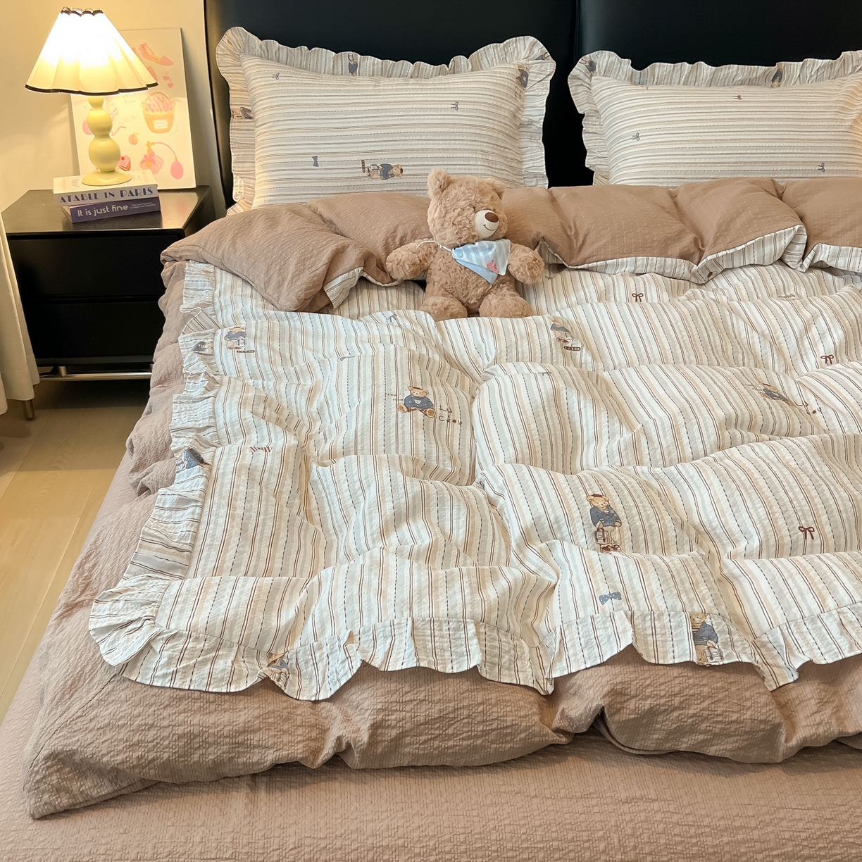 91家纺网 家纺一手货源 找家纺 子钦家纺 2026春夏新款提花泡芙棉花边拼角工艺床单床笠四件套-卡哇伊 卡哇伊-快乐小熊