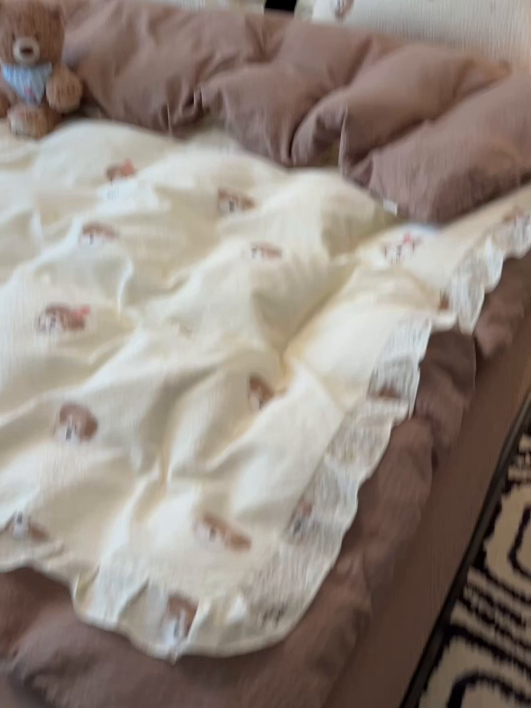 91家纺网 家纺一手货源 找家纺 子钦家纺 2026春夏新款提花泡芙棉花边拼角工艺床单床笠四件套-卡哇伊 卡哇伊-生日狗