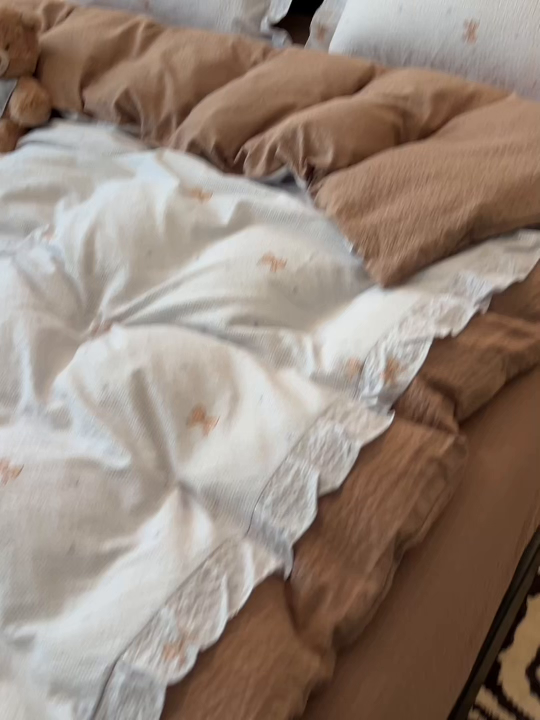 91家纺网 家纺一手货源 找家纺 子钦家纺 2026春夏新款提花泡芙棉花边拼角工艺床单床笠四件套-卡哇伊 卡哇伊-童话世界