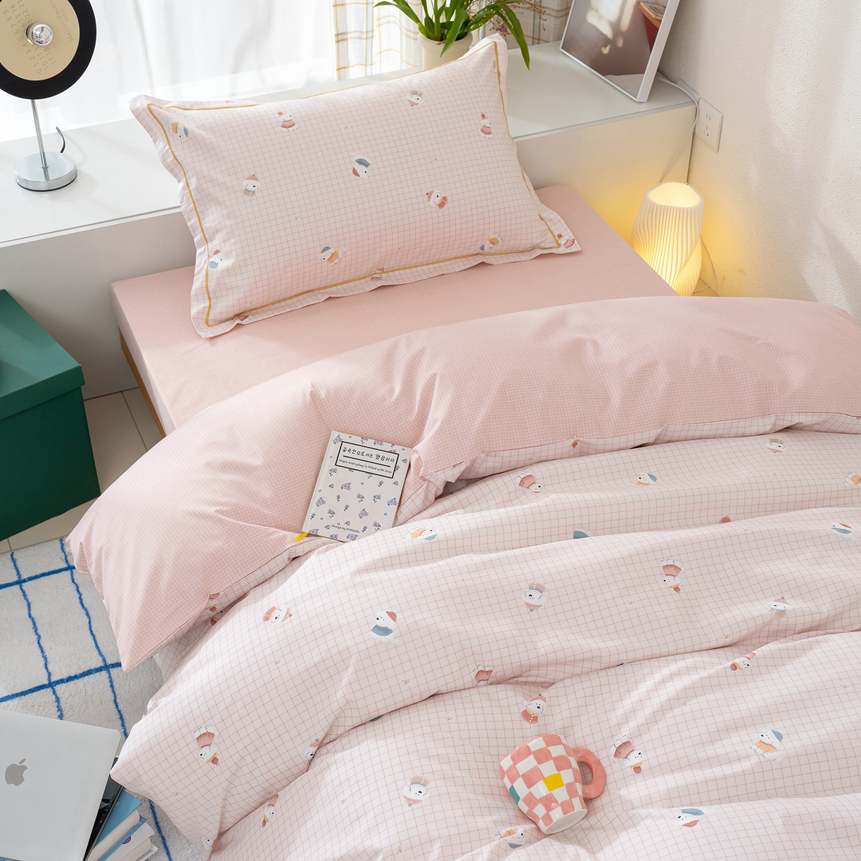 91家纺网 家纺一手货源 找家纺 良佐生活 2026新款A类铂金精梳全棉学生三件套 格纹萌熊