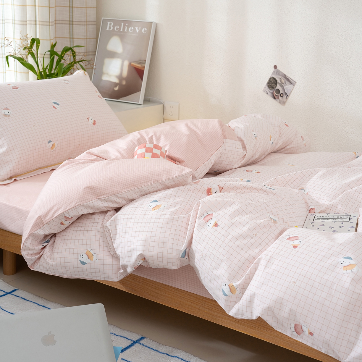 91家纺网 家纺一手货源 找家纺 良佐生活 2026新款A类铂金精梳全棉学生三件套 格纹萌熊