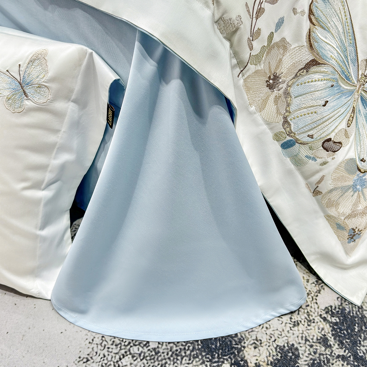 91家纺网 家纺一手货源 找家纺 欣宜家纺 2026新款100支纯棉全棉50x50s贡缎长绒棉刺绣绣花床上四件套【含高端礼盒】-蝶梦系列 白拼兰