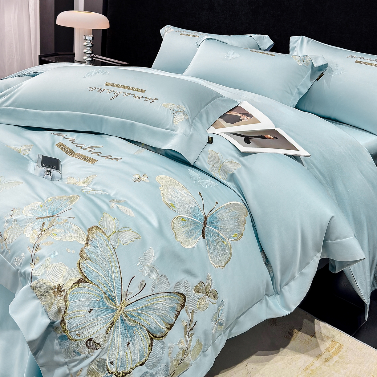 91家纺网 家纺一手货源 找家纺 欣宜家纺 2026新款100支纯棉全棉50x50s贡缎长绒棉刺绣绣花床上四件套【含高端礼盒】-蝶梦系列 天空蓝