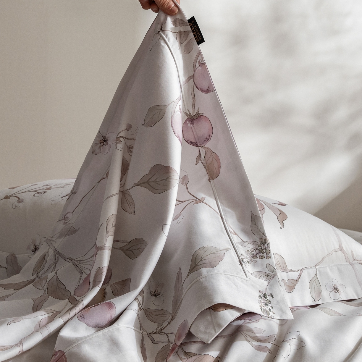 91家纺网 家纺一手货源 找家纺 莱豫家纺 2026新款长绒棉纯棉阿克苏数码印花四件套 春涧粉紫