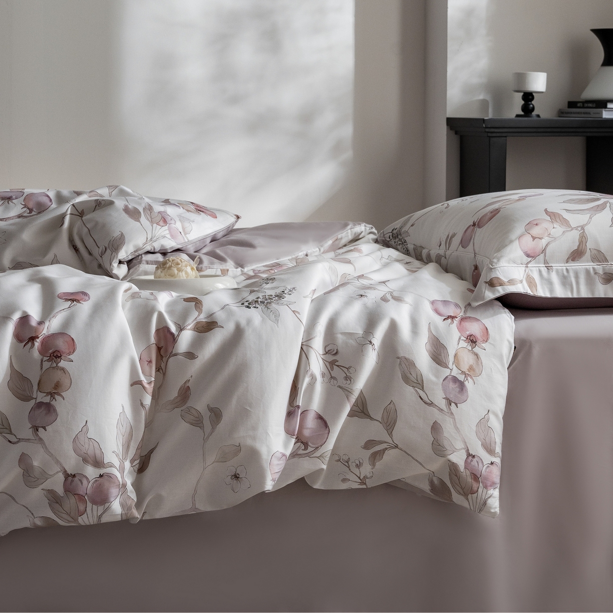 91家纺网 家纺一手货源 找家纺 莱豫家纺 2026新款长绒棉纯棉阿克苏数码印花四件套 春涧粉紫