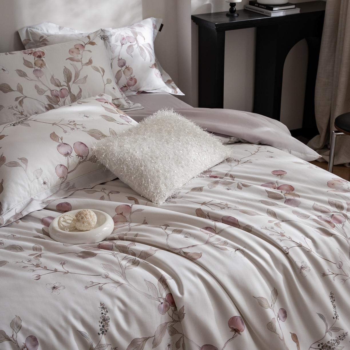 91家纺网 家纺一手货源 找家纺 莱豫家纺 2026新款长绒棉纯棉阿克苏数码印花四件套 春涧粉紫