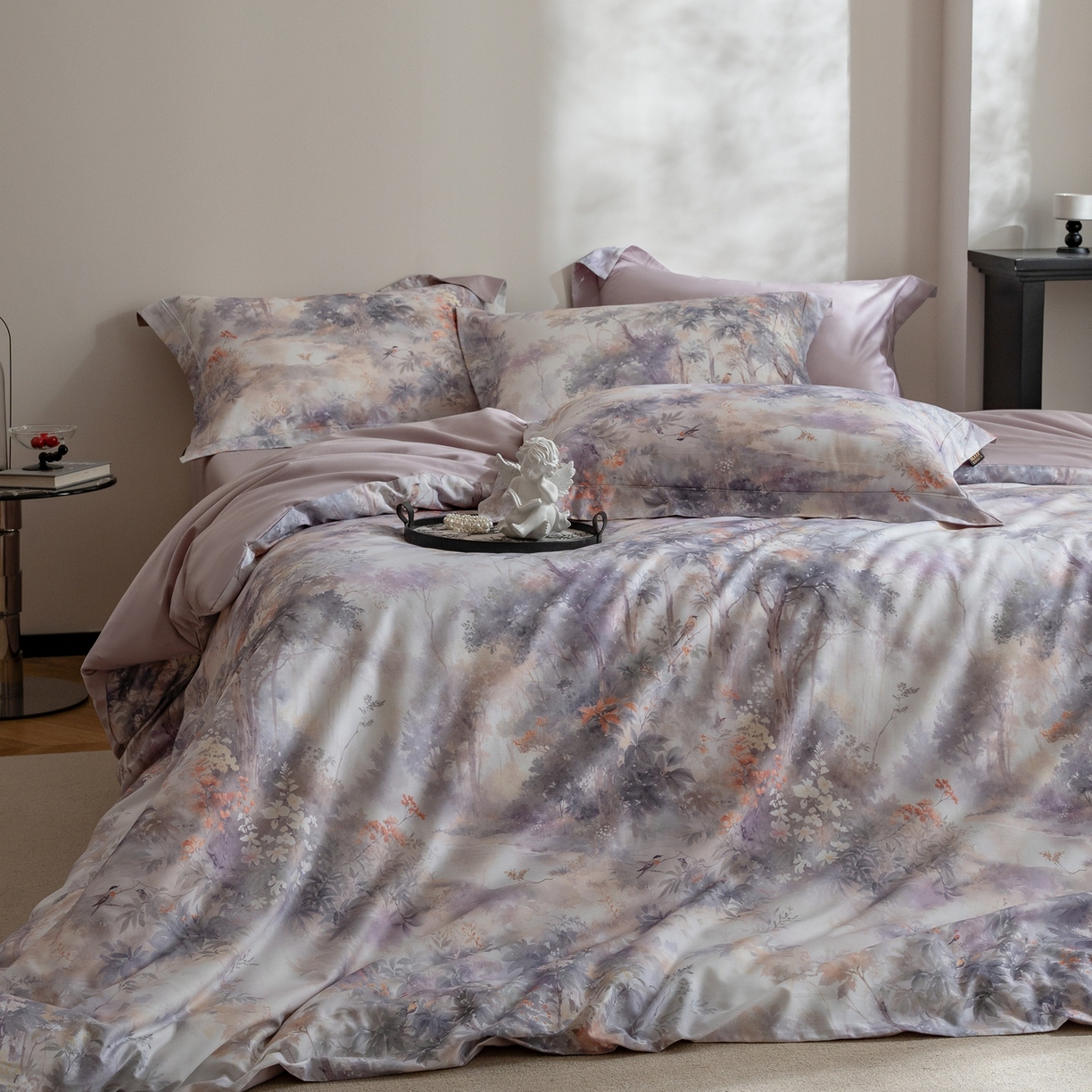 91家纺网 家纺一手货源 找家纺 莱豫家纺 2026新款长绒棉纯棉阿克苏数码印花四件套 花迹紫灰