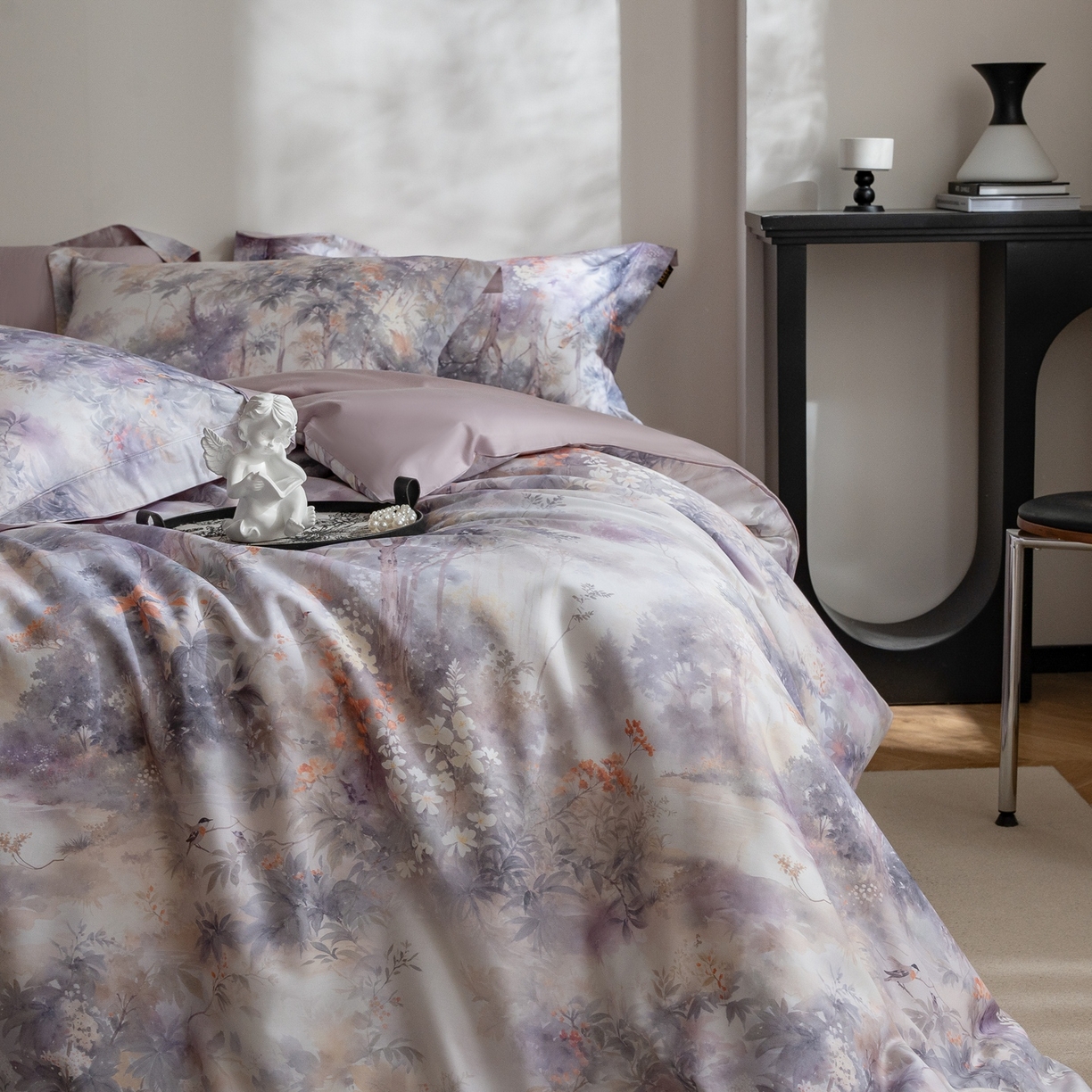 91家纺网 家纺一手货源 找家纺 莱豫家纺 2026新款长绒棉纯棉阿克苏数码印花四件套 花迹紫灰