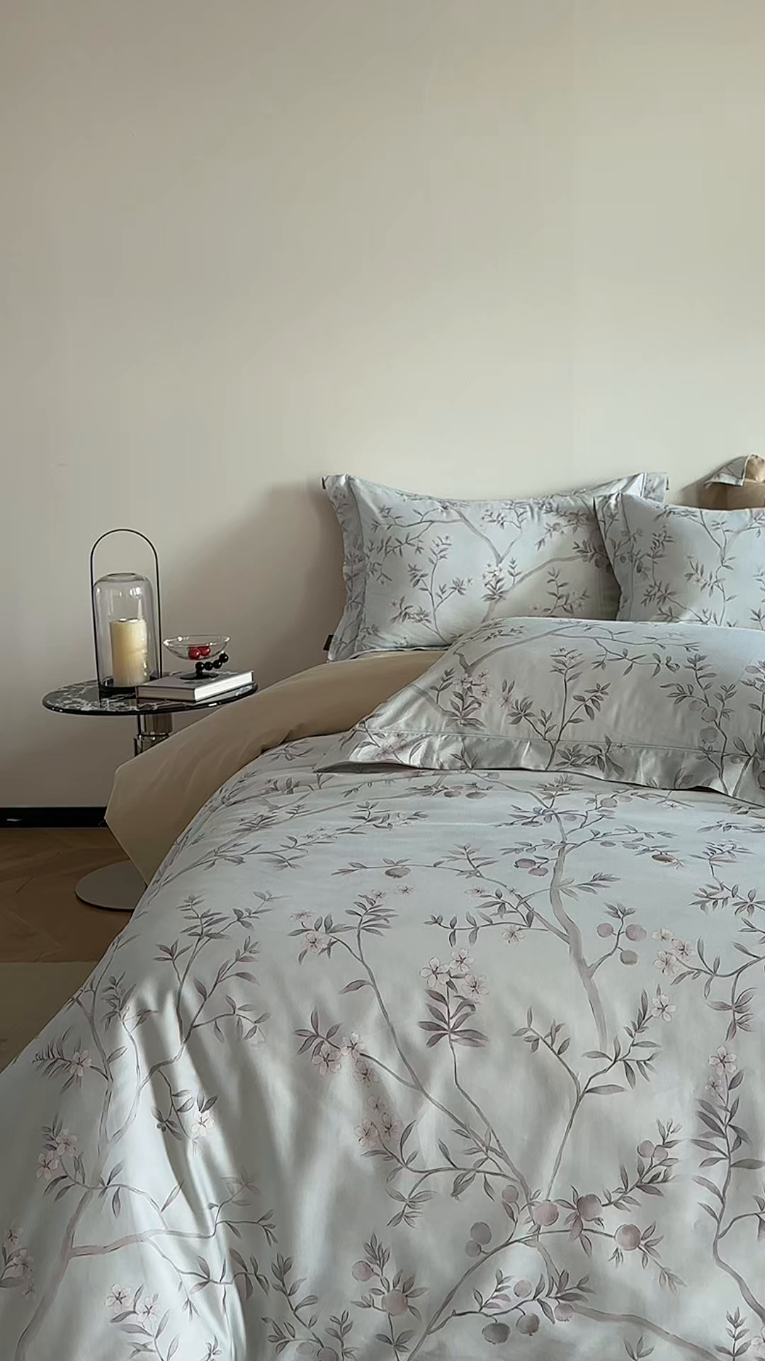 91家纺网 家纺一手货源 找家纺 莱豫家纺 2026新款长绒棉纯棉阿克苏数码印花四件套 花迹紫灰