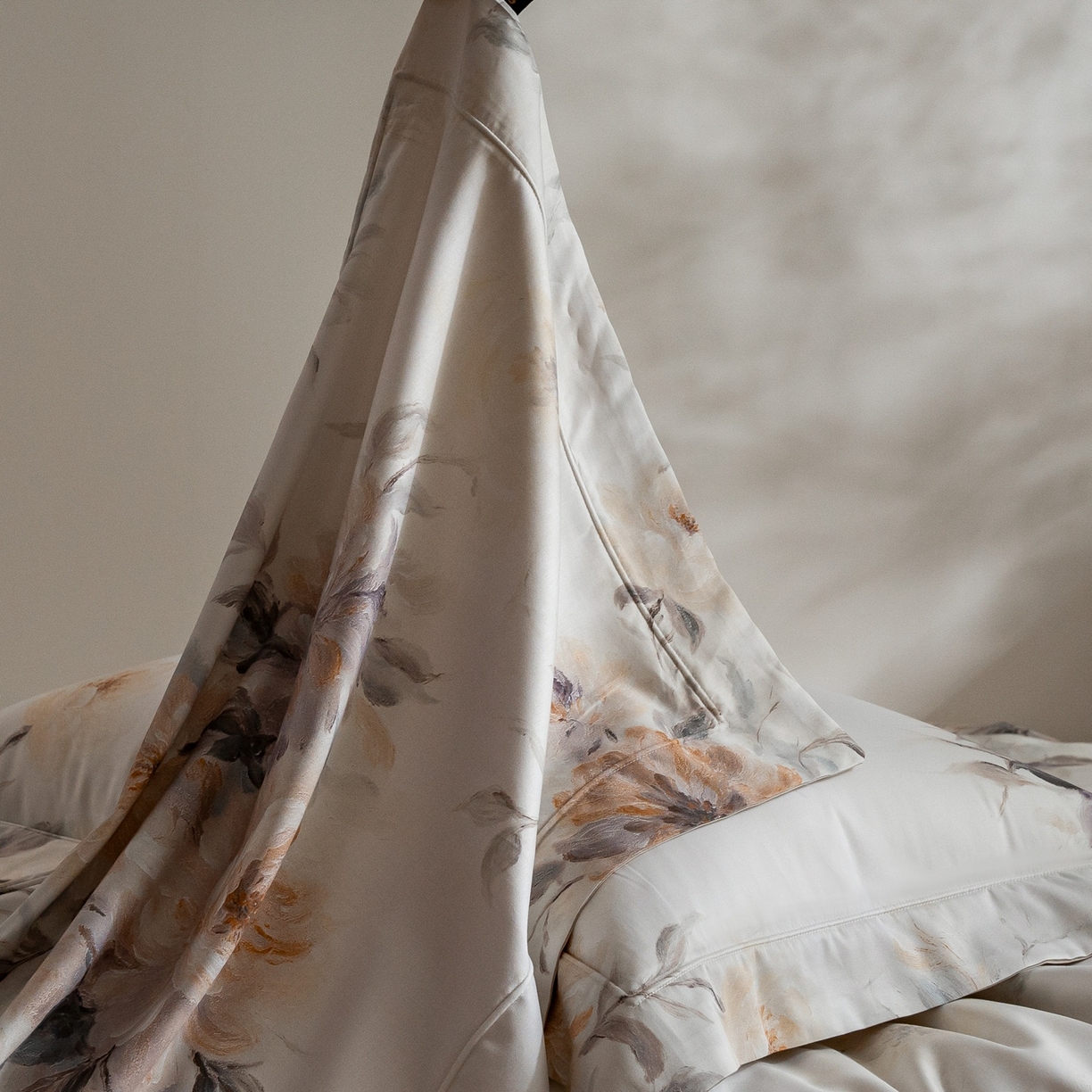 91家纺网 家纺一手货源 找家纺 莱豫家纺 2026新款长绒棉纯棉阿克苏数码印花四件套 花漾千朵