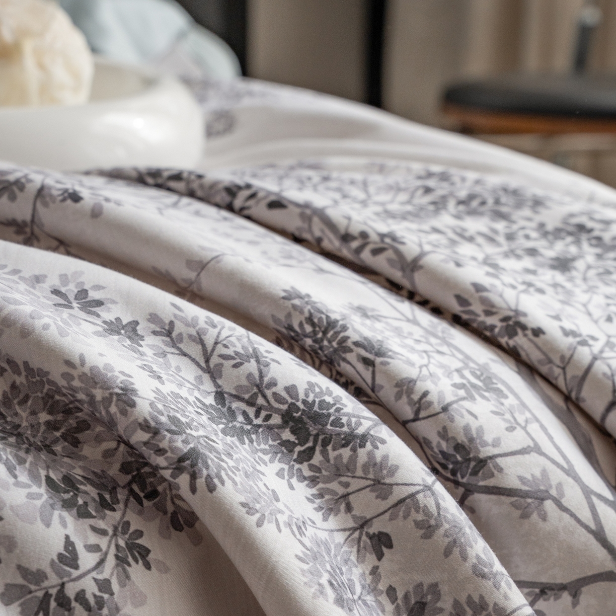 91家纺网 家纺一手货源 找家纺 莱豫家纺 2026新款长绒棉纯棉阿克苏数码印花四件套 木与叁山灰