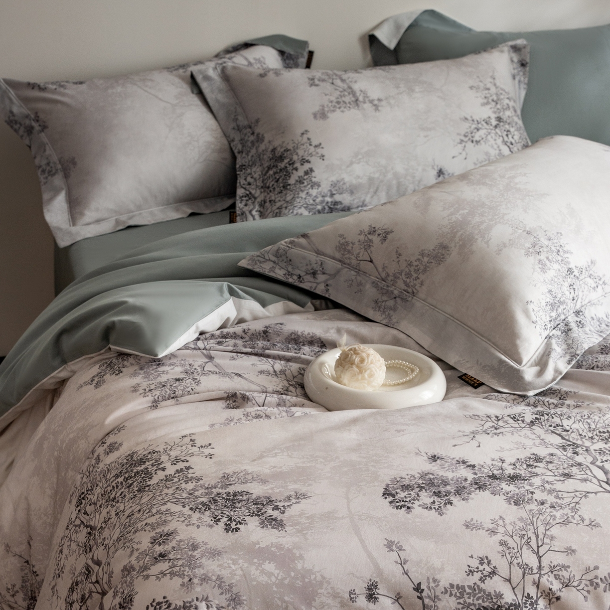 91家纺网 家纺一手货源 找家纺 莱豫家纺 2026新款长绒棉纯棉阿克苏数码印花四件套 木与叁山灰