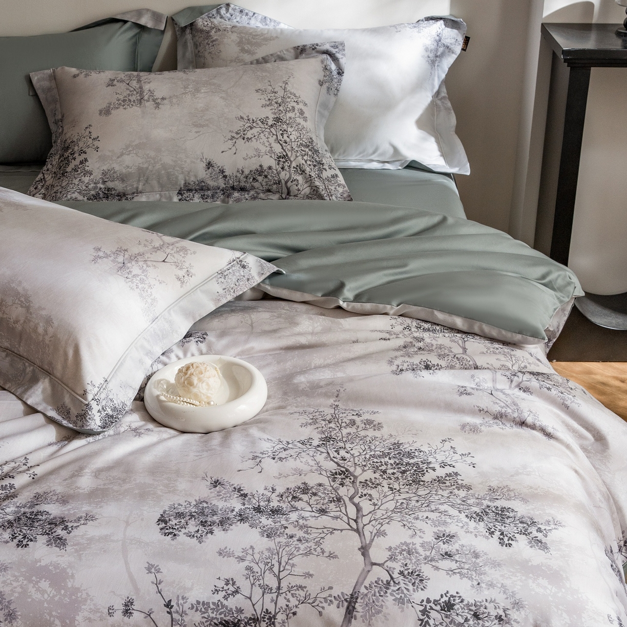 91家纺网 家纺一手货源 找家纺 莱豫家纺 2026新款长绒棉纯棉阿克苏数码印花四件套 木与叁山灰