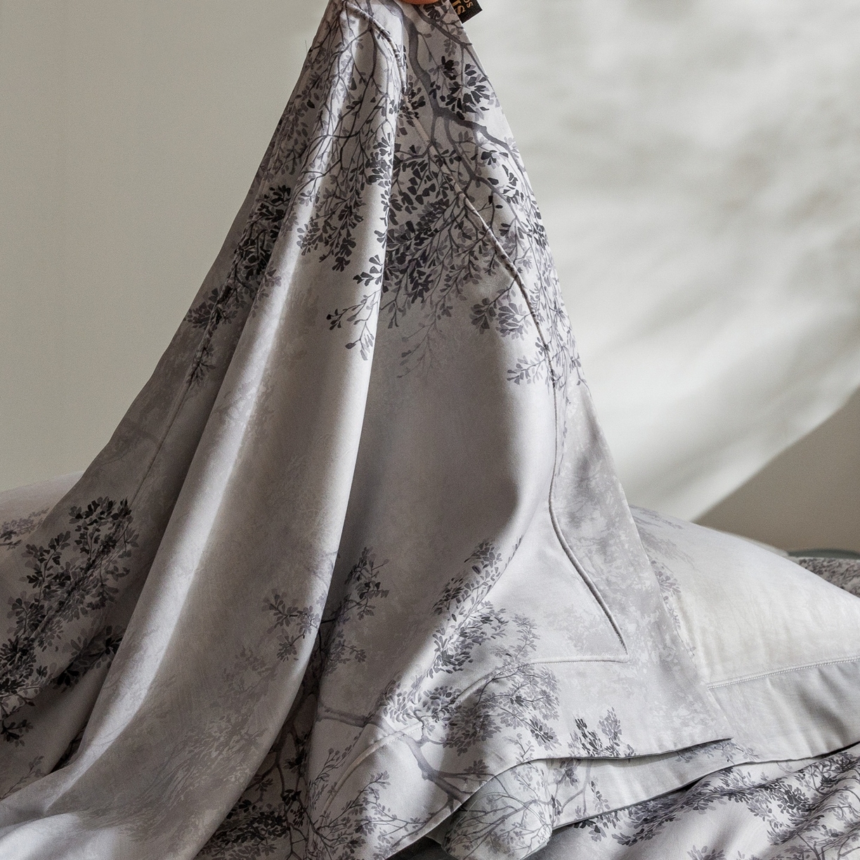 91家纺网 家纺一手货源 找家纺 莱豫家纺 2026新款长绒棉纯棉阿克苏数码印花四件套 木与叁山灰