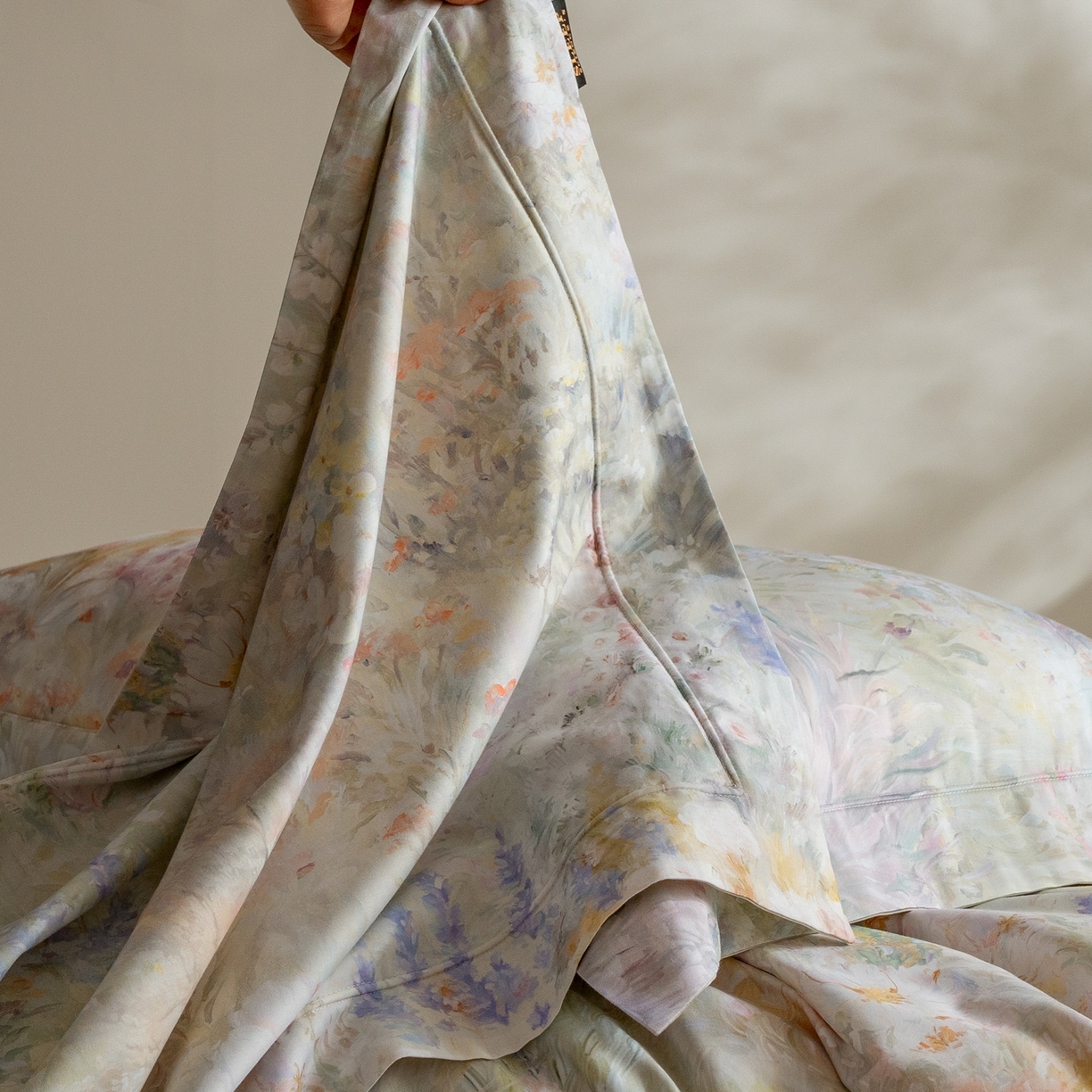 91家纺网 家纺一手货源 找家纺 莱豫家纺 2026新款长绒棉纯棉阿克苏数码印花四件套 微澜