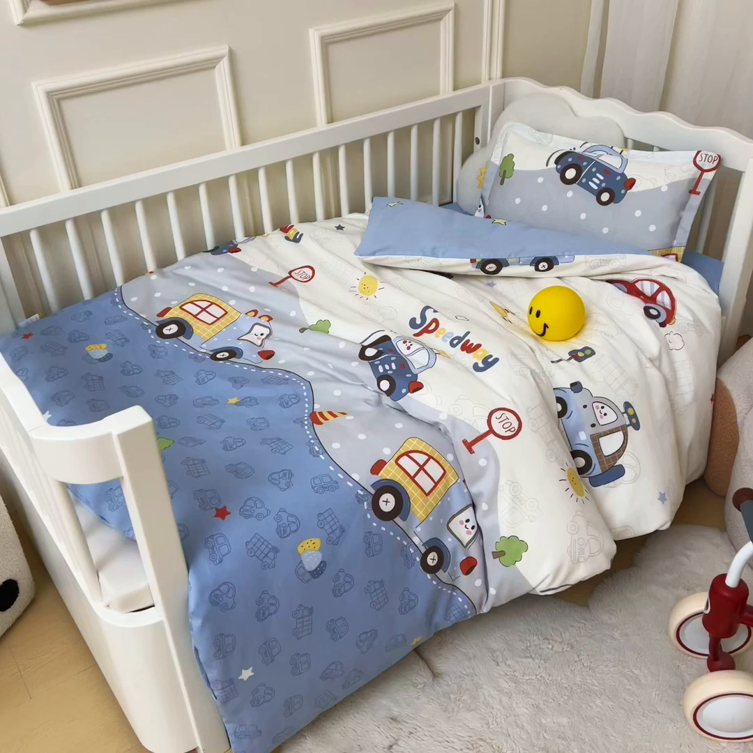 91家纺网 家纺一手货源 找家纺 芭伯妮2025AB版全棉幼儿园三件套儿童被子套件六件套 车车环游记