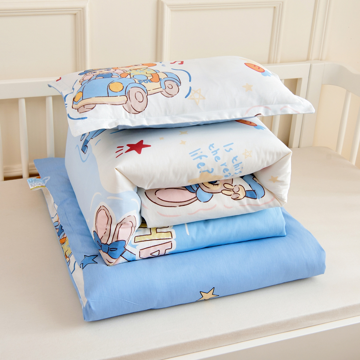 91家纺网 家纺一手货源 找家纺 芭伯妮2025AB版全棉幼儿园三件套儿童被子套件六件套 萌趣cp