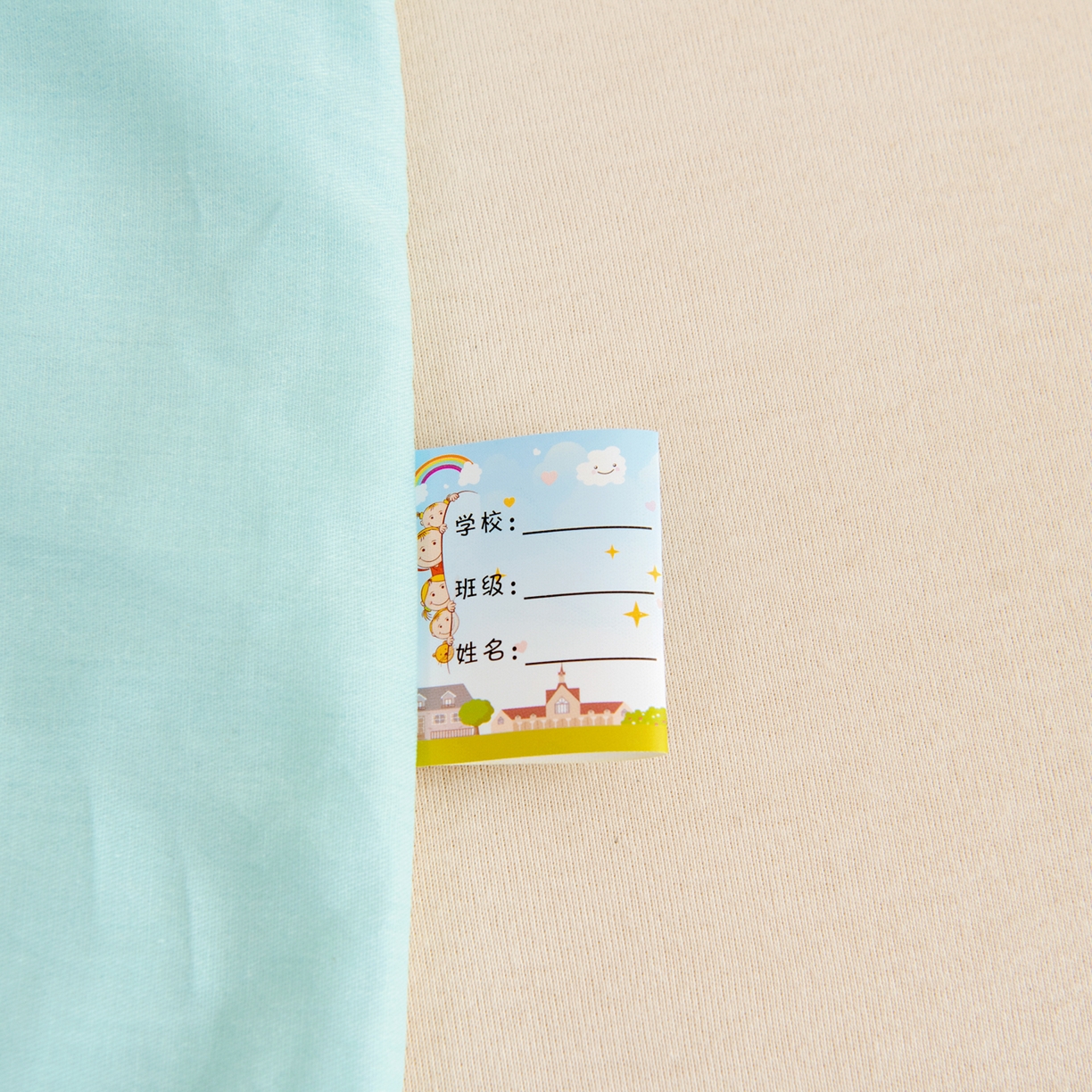 91家纺网 家纺一手货源 找家纺 芭伯妮2025AB版全棉幼儿园三件套儿童被子套件六件套 蜜糖晴天