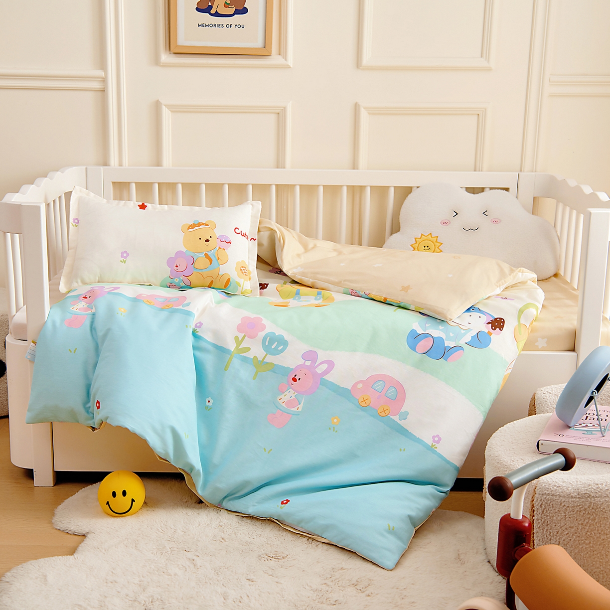 91家纺网 家纺一手货源 找家纺 芭伯妮2025AB版全棉幼儿园三件套儿童被子套件六件套 蜜糖晴天