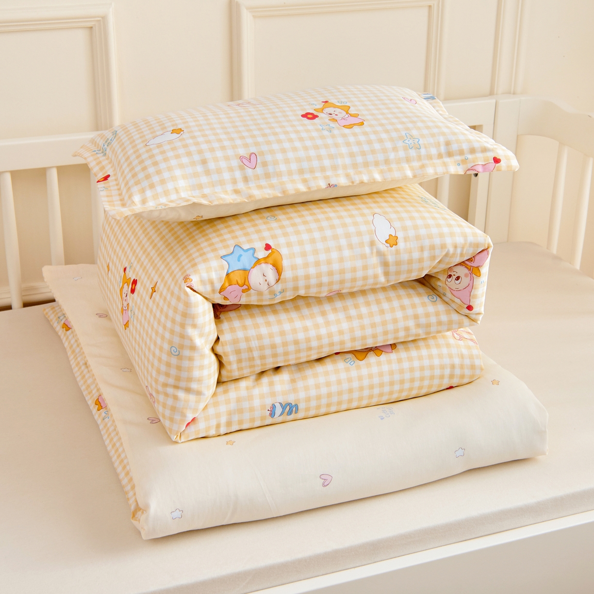 91家纺网 家纺一手货源 找家纺 芭伯妮2025AB版全棉幼儿园三件套儿童被子套件六件套 甜蜜小精灵