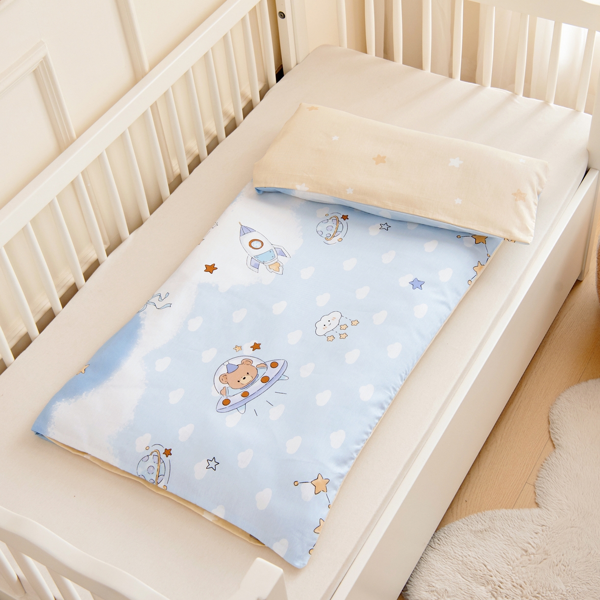 91家纺网 家纺一手货源 找家纺 芭伯妮2025AB版全棉幼儿园三件套儿童被子套件六件套 汪汪宇航记