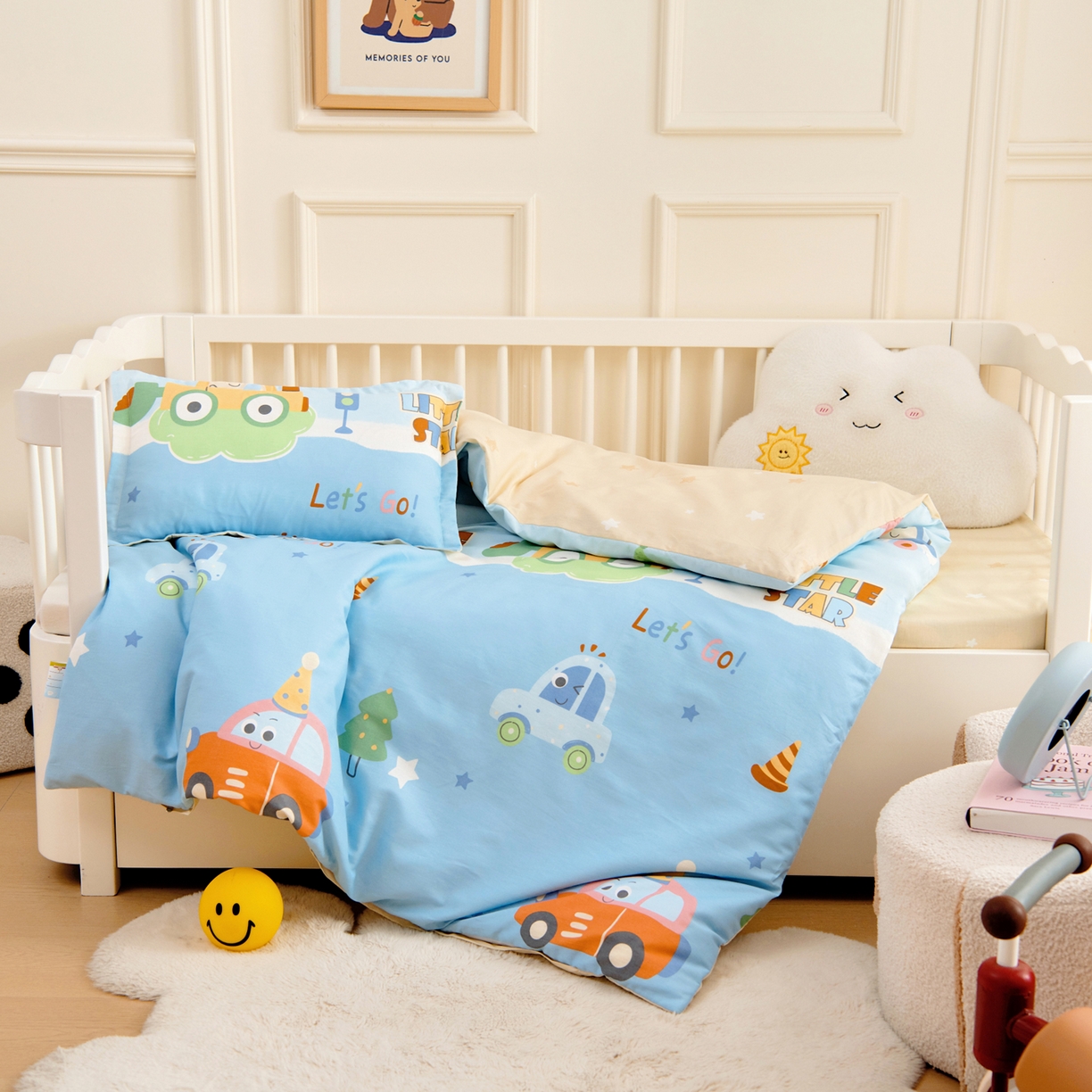 91家纺网 家纺一手货源 找家纺 芭伯妮2025AB版全棉幼儿园三件套儿童被子套件六件套 云朵小汽车