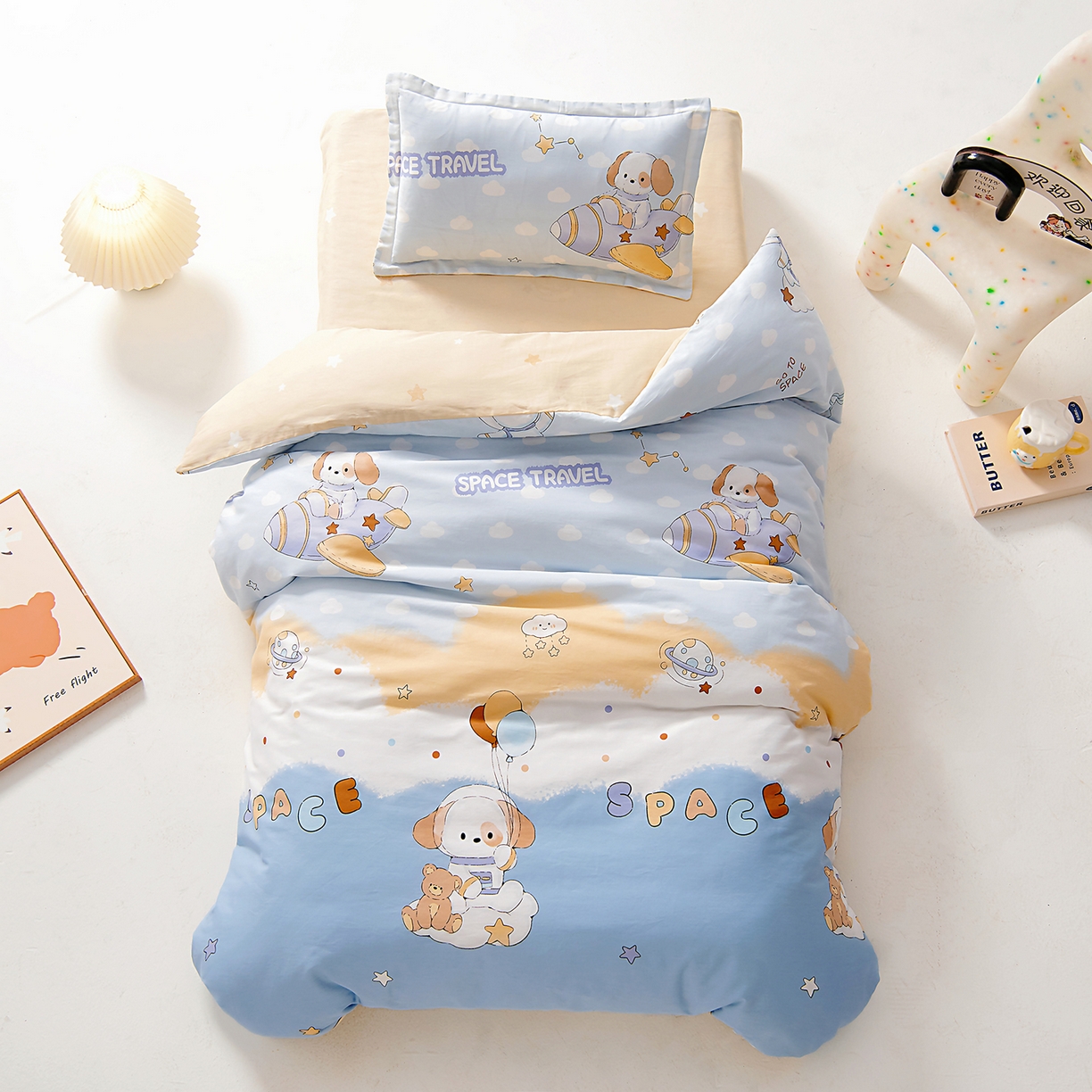 91家纺网 家纺一手货源 找家纺 芭伯妮 2026新款全棉AB版幼儿园三件套宝宝午睡被子六件套儿童被套多件套（第一批） 汪汪宇航记