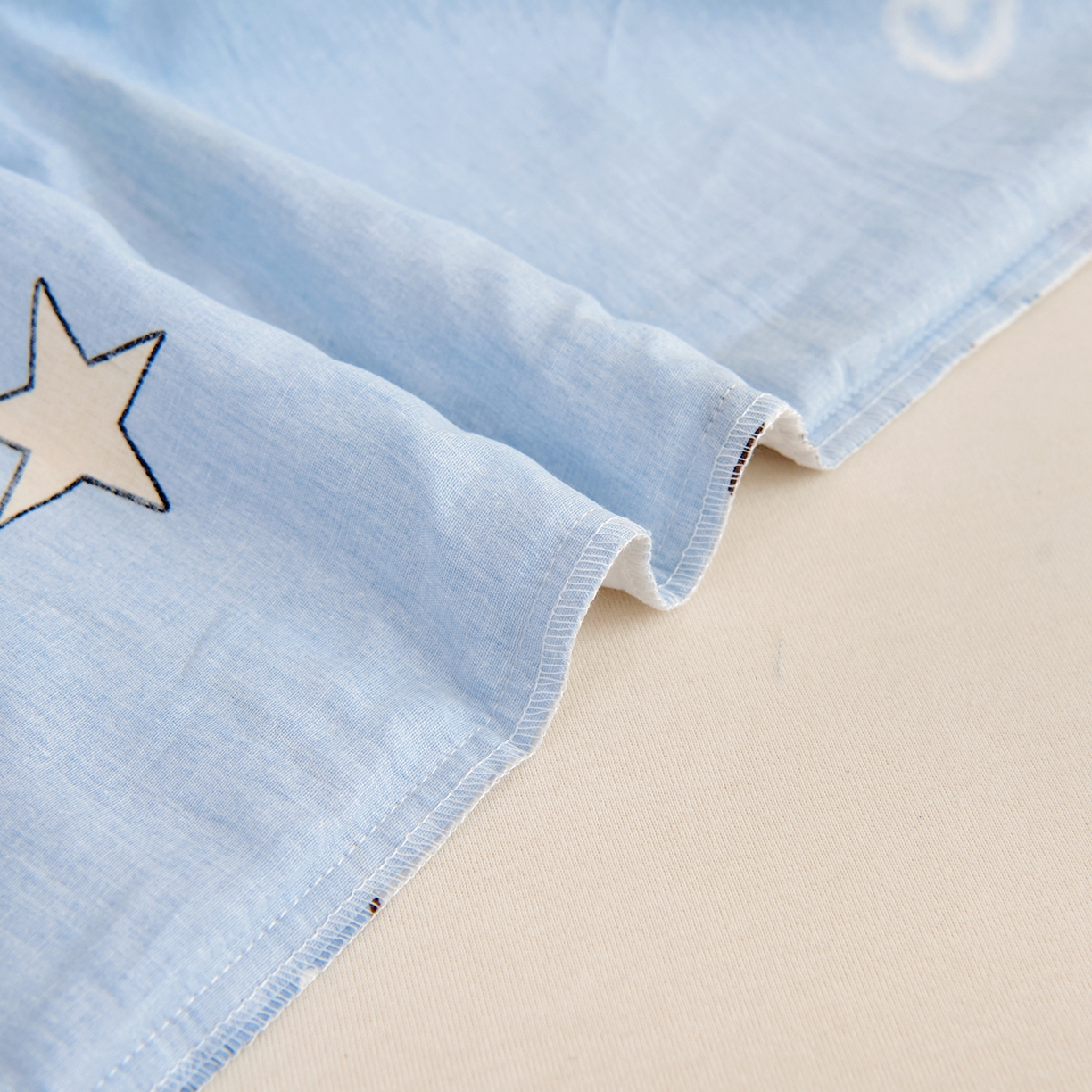 91家纺网 家纺一手货源 找家纺  芭伯妮 2026新款全棉AB版幼儿园三件套宝宝午睡被子六件套儿童被套多件套（第一批）车车环游记