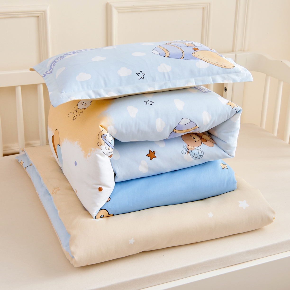 91家纺网 家纺一手货源 找家纺 芭伯妮 2026新款全棉AB版幼儿园三件套宝宝午睡被子六件套儿童被套多件套（第一批） 汪汪宇航记